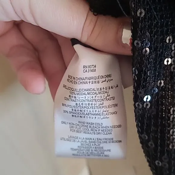 🎄🎄🎄Bcbg Maxazria sz Sm Sequin Trim RoseAnn Top in Black - Picture 7 of 8